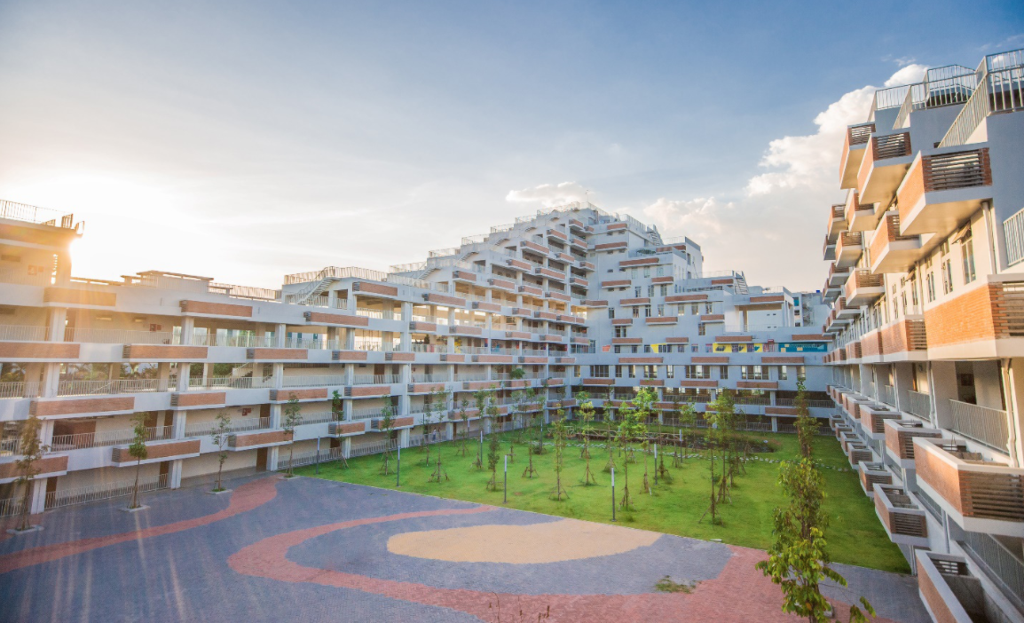 Khuôn viên thơ mộng như trời Âu của ngôi trường "chính hãng" Made in Vietnam